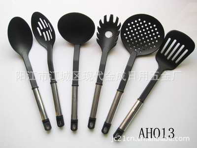 東陽(yáng)市現(xiàn)代金成日用品 廠家直銷(xiāo)專(zhuān)業(yè)生產(chǎn)的尼龍廚具，品質(zhì)與實(shí)惠的完美結(jié)合